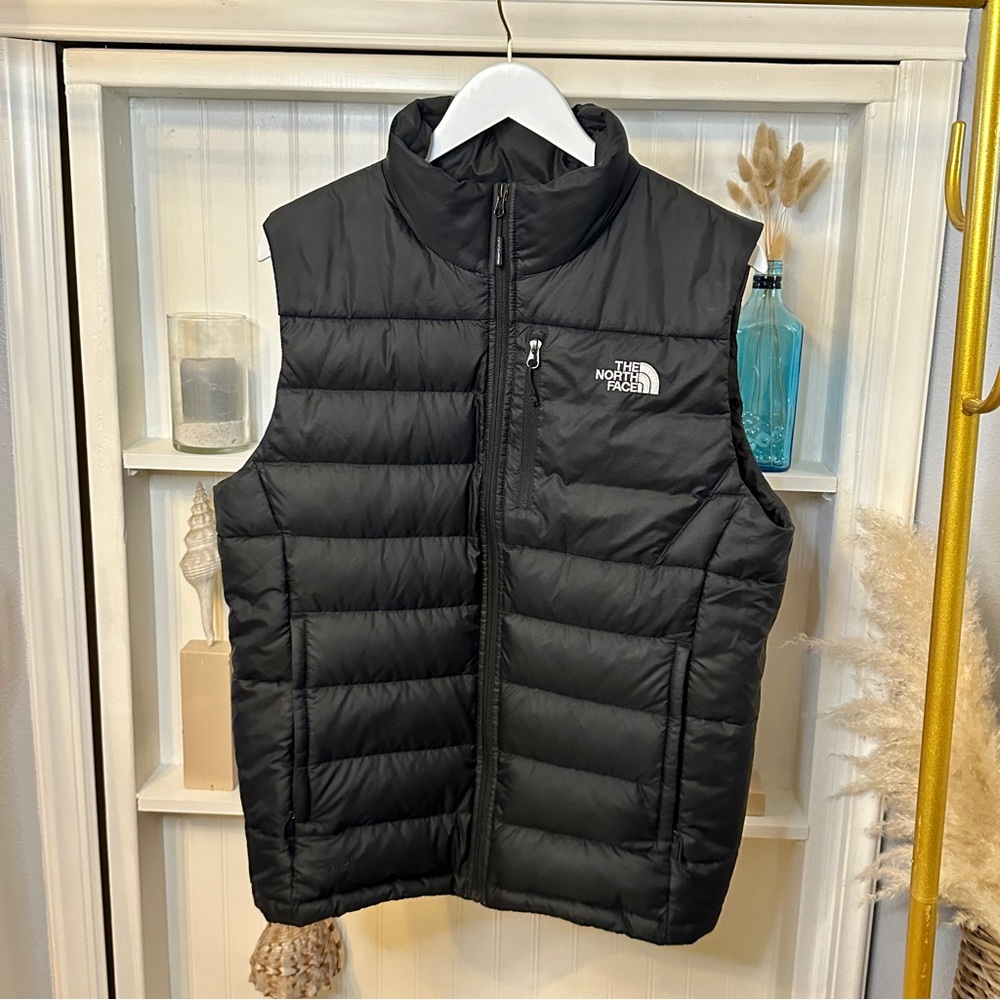 Men’s medium sized The North Face down puffer vest in black. Like new condition